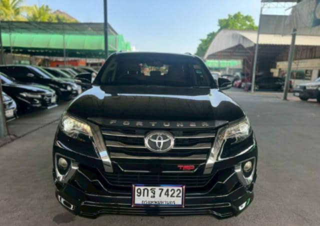 2015 Toyota Fortuner — photo 1