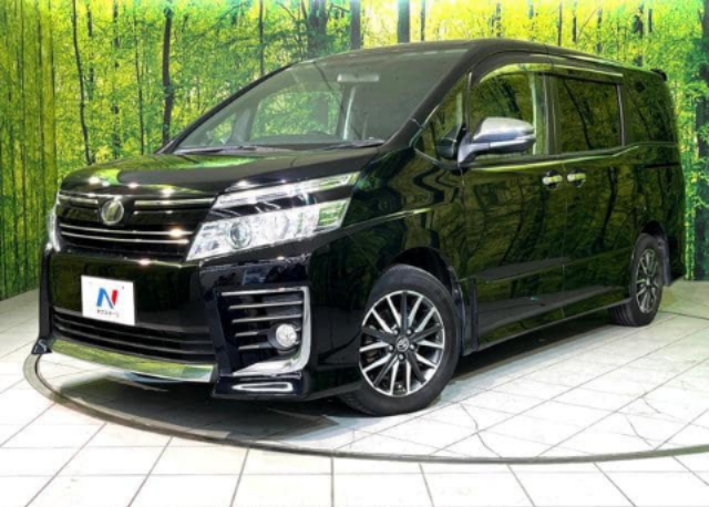 2015 Toyota Voxy — photo 1